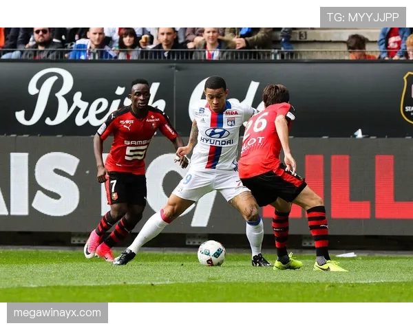 费耶诺德中路渗透战术引领足坛新潮流，彰显现代足球竞技发展趋势